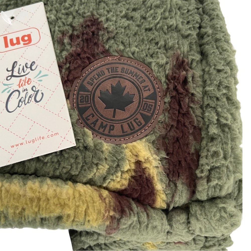 Lug Fall Box 2023 Camp Green Plush Sherpa Throw Blanket - Picture 6 of 9
